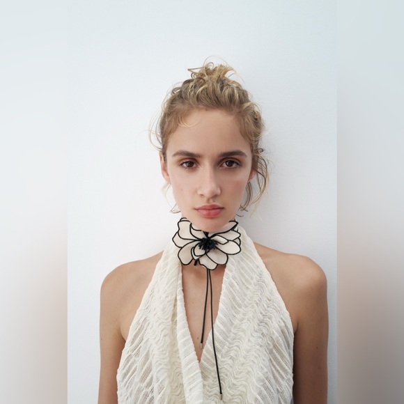 Zara Flower Fabric Earrings And Chocker Necklace‎ Set - Picture 7 of 17
